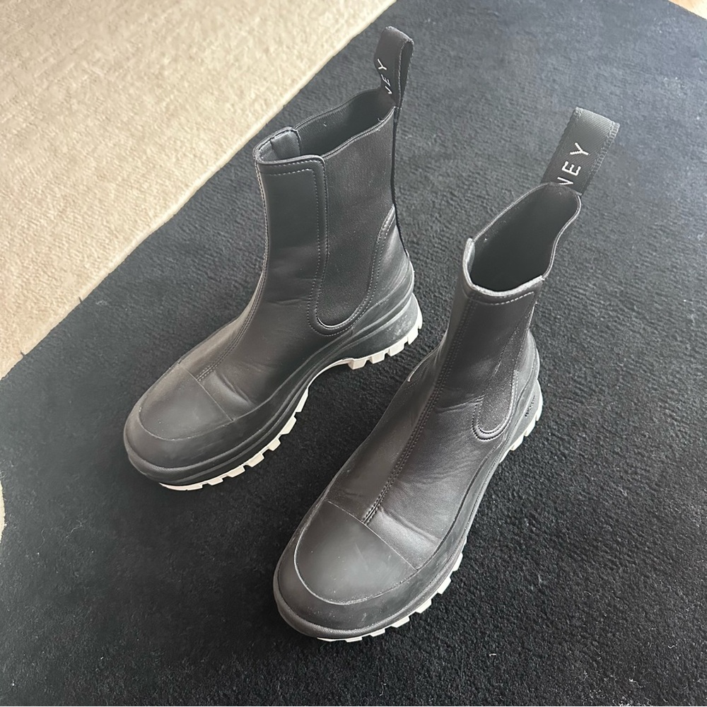 WORN ONCE STELLA MCCARTNEY Trace Chelsea boots